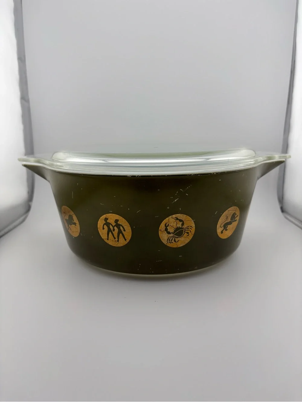 Pyrex Olive Green Zodiac 475 Casserole Dish with a lid